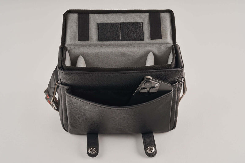 HARRY & SALLY camera bag made of leather
